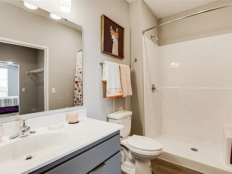 Maven Apartments — Photo 10