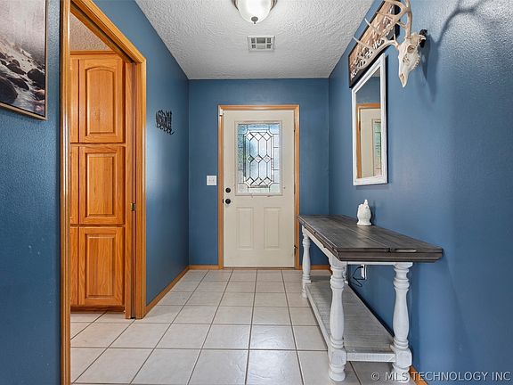 5th image of 701 E 10th St