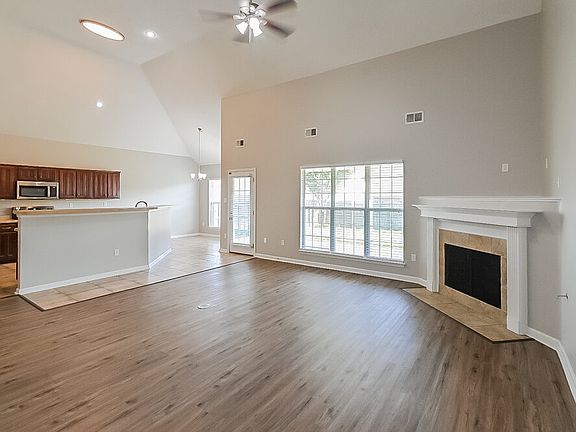 4th image of 2744 Russum Dr