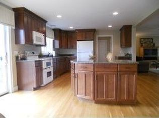 11 Newbury Ln, Bedford, NH 03110