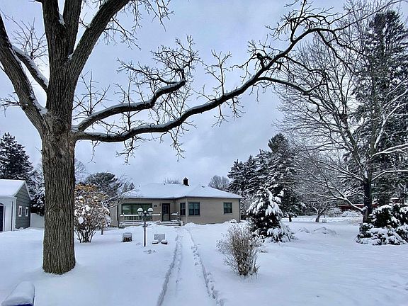 4th image of 703 GREENBRIAR AVENUE