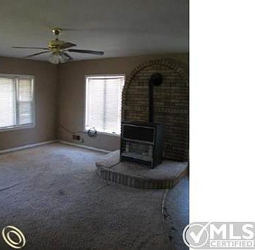 7143113616 Living.jpg