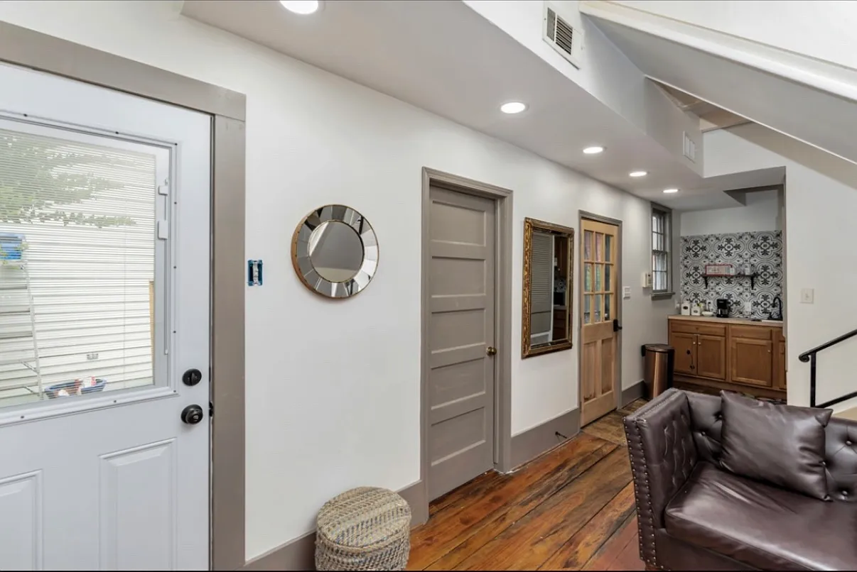 2 bed, 1.5 bath, 800 sqft, $1,475 — Photo 2