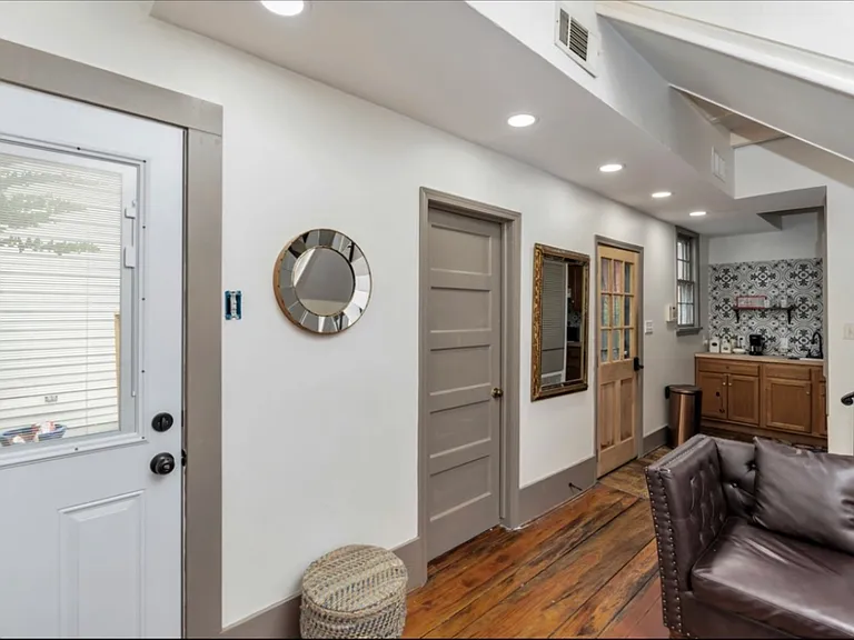 1514 Saint Ann St — Photo 2