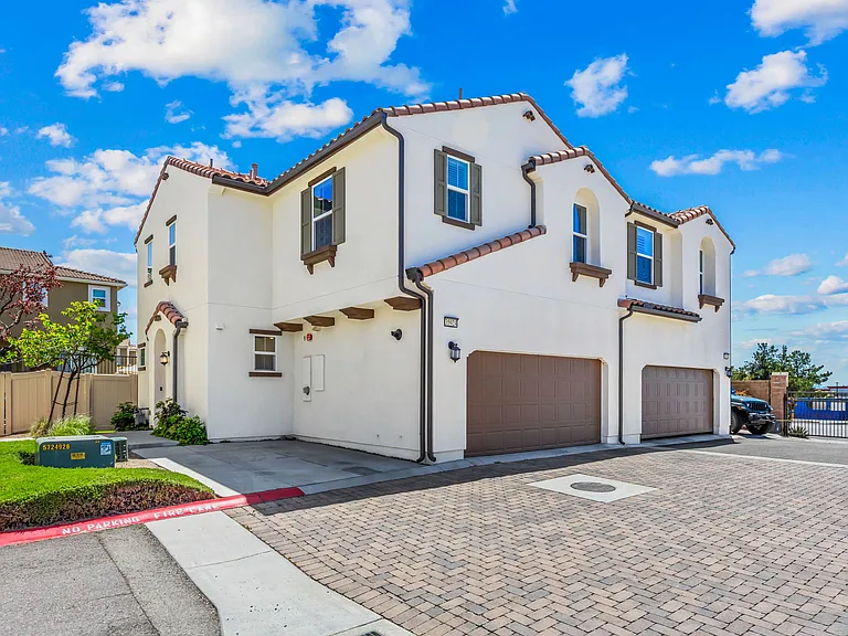 35924 Neala Ln — Photo 1