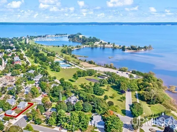 800 6th Ave S, Escanaba, MI 49829