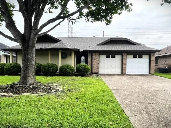 15734 Roxton Ridge Dr, Webster, TX 77598