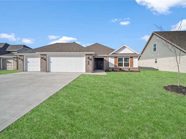 662 Kayla Maria St, Prairie Grove, AR 72753