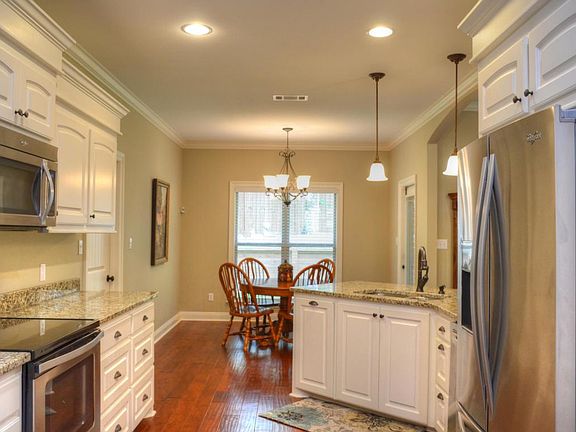 5th image of 39 Tuscan Ln