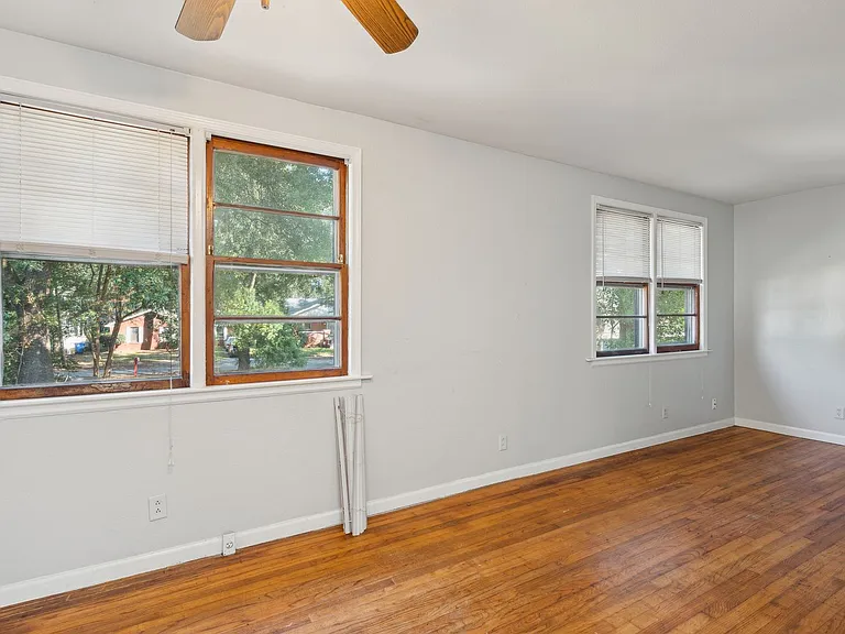 1007 Bethany St — Photo 11