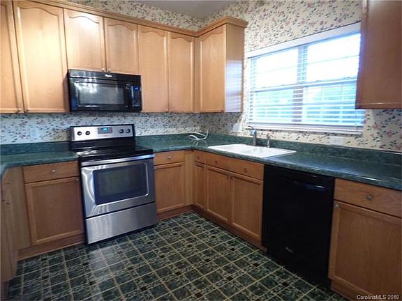 5th image of 4025 Huntmeadow Dr
