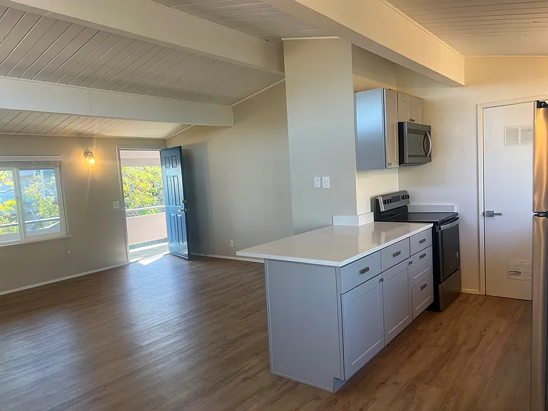 347 Hawthorne St — Photo 1