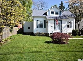 81 Cedar St, Islip, NY 11751
