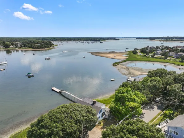 584 Circuit Avenue, Pocasset, MA 02559