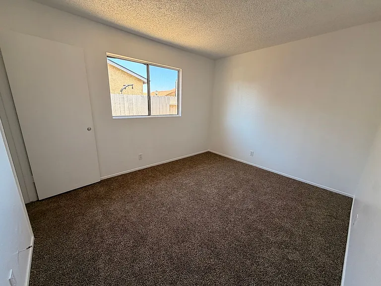 1001 Frank Ln — Photo 7
