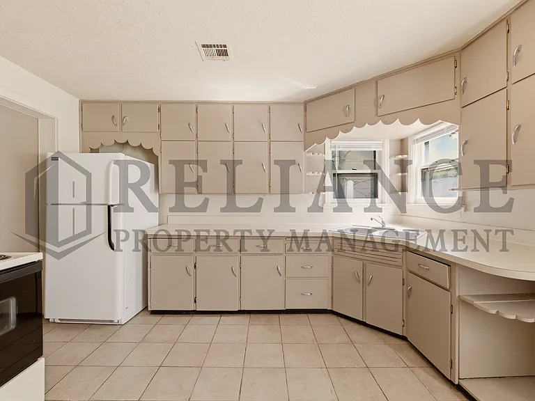 2464 S Washington Ave — Photo 23