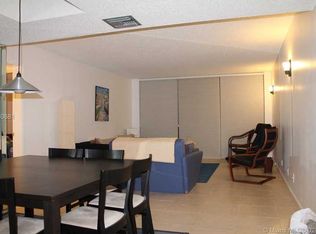 16251 Golf Club Rd APT 205, Weston, FL 33326