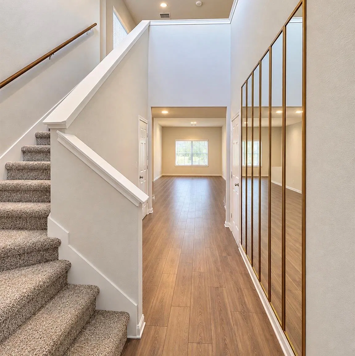 4 bed, 2.5 bath, 2302 sqft, $2,500 — Photo 2