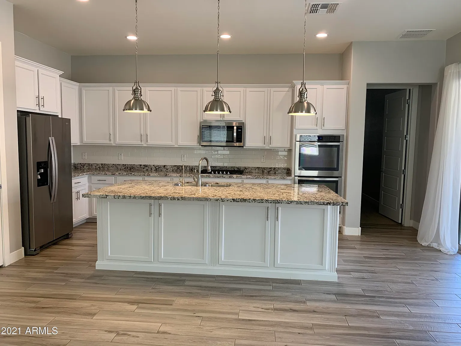 3 bed, 2.5 bath, 2231 sqft, $2,900 — Photo 3