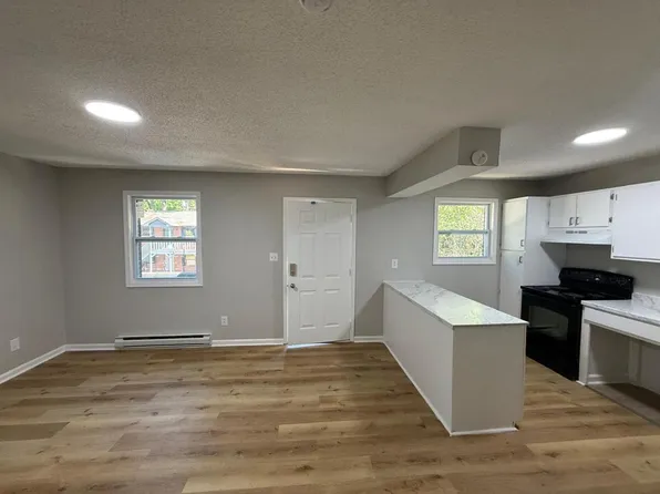 2405 Markwood Ln E, Winston Salem, NC 27107