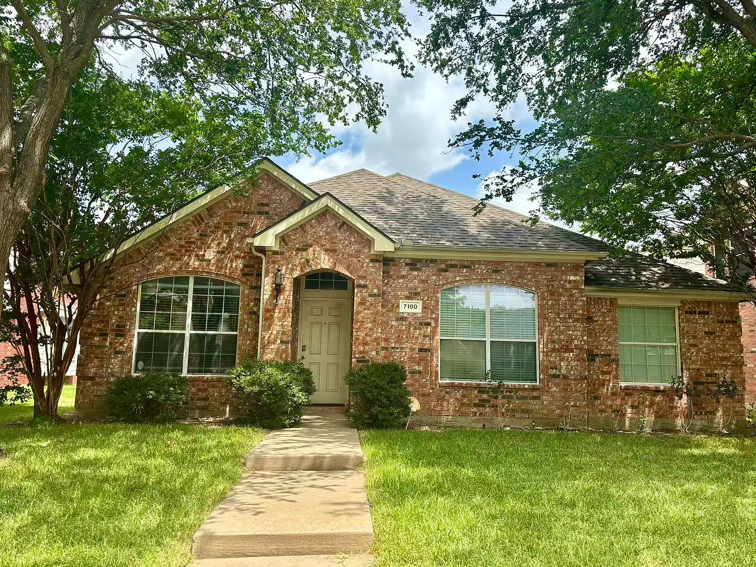 4 bed, 1810 sqft, $2,590 — Photo 1