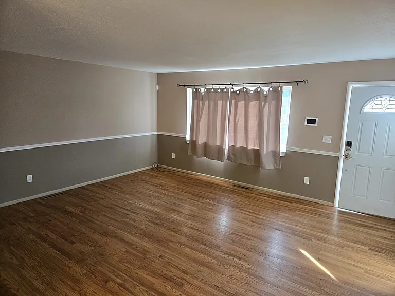 837 Hayden Dr — Photo 5