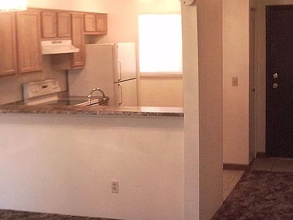3rd image of 1705 Heatheridge Rd Unit 204