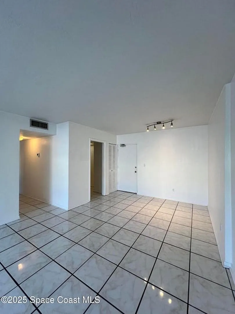 CC Condo — Photo 3