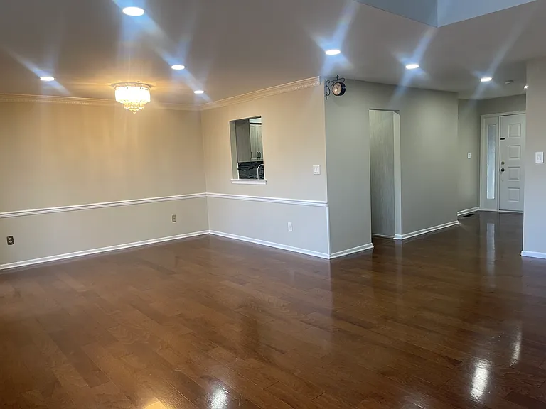 Living Room - 4