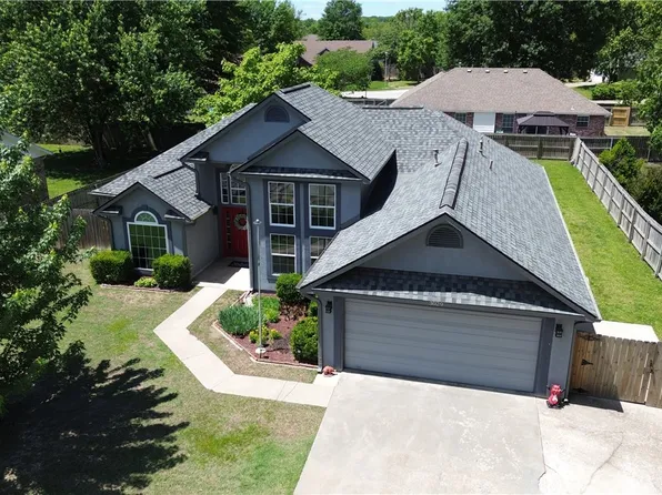 3029 N Quartz Dr, Fayetteville, AR 72704
