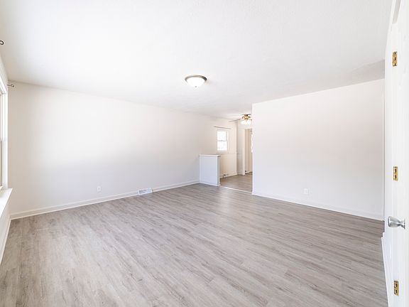 3rd image of 7447 Dakota St