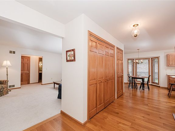 4th image of 436 Forest Ridge Rd