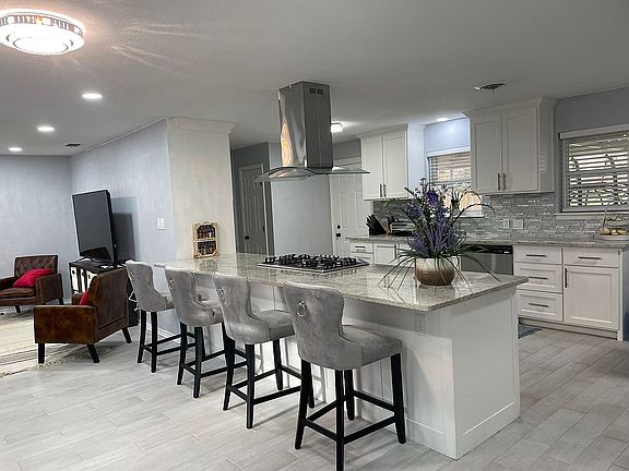 5th image of 705 Gayle St