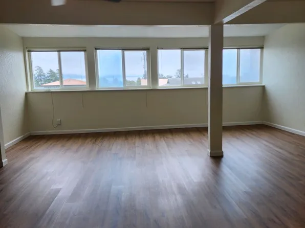 619 Chetco Ave #3, Brookings, OR 97415