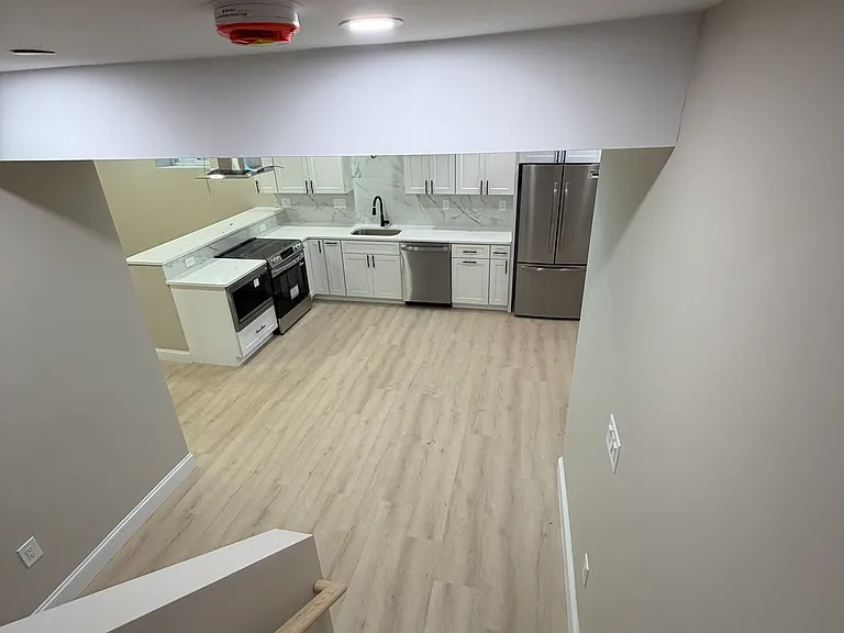 231 Highland Ave #6 — Photo 3