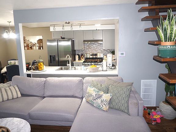 4th image of 1112 Cove Dr