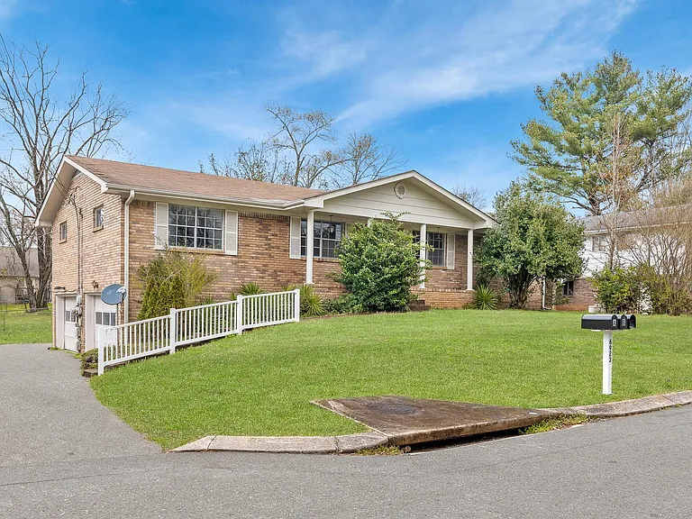 6923 Greenway Dr #C — Photo 4