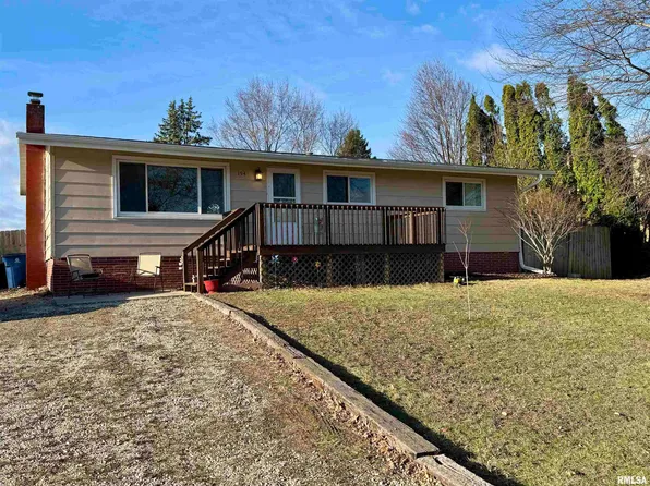 194 Lakeview Dr, Wataga, IL 61488