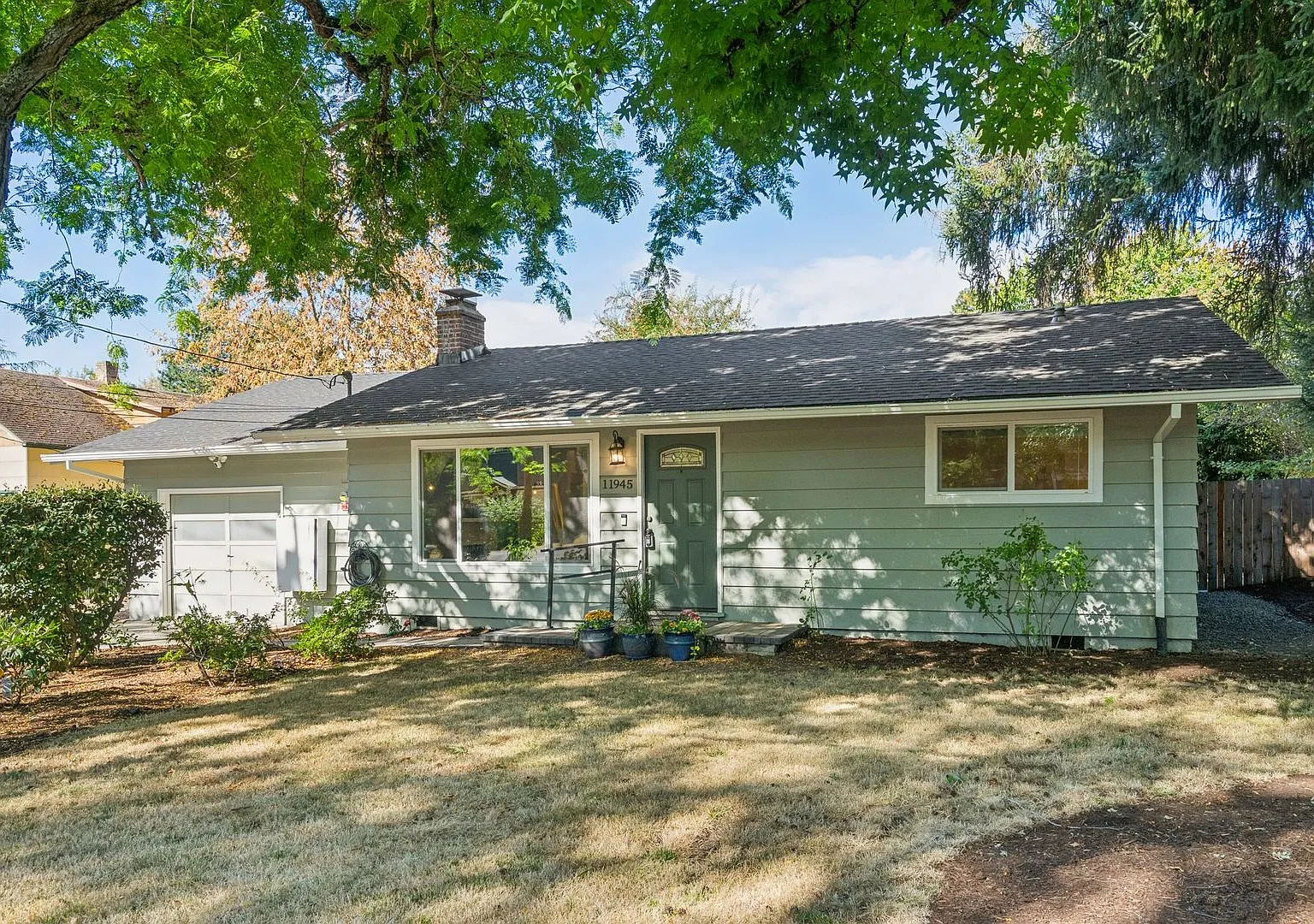 Available NOW!! Charming Tigard One Level Solar=Low Electric Bill! Fenced Yard 1 Small Pet OK 6 M... — Photo 2