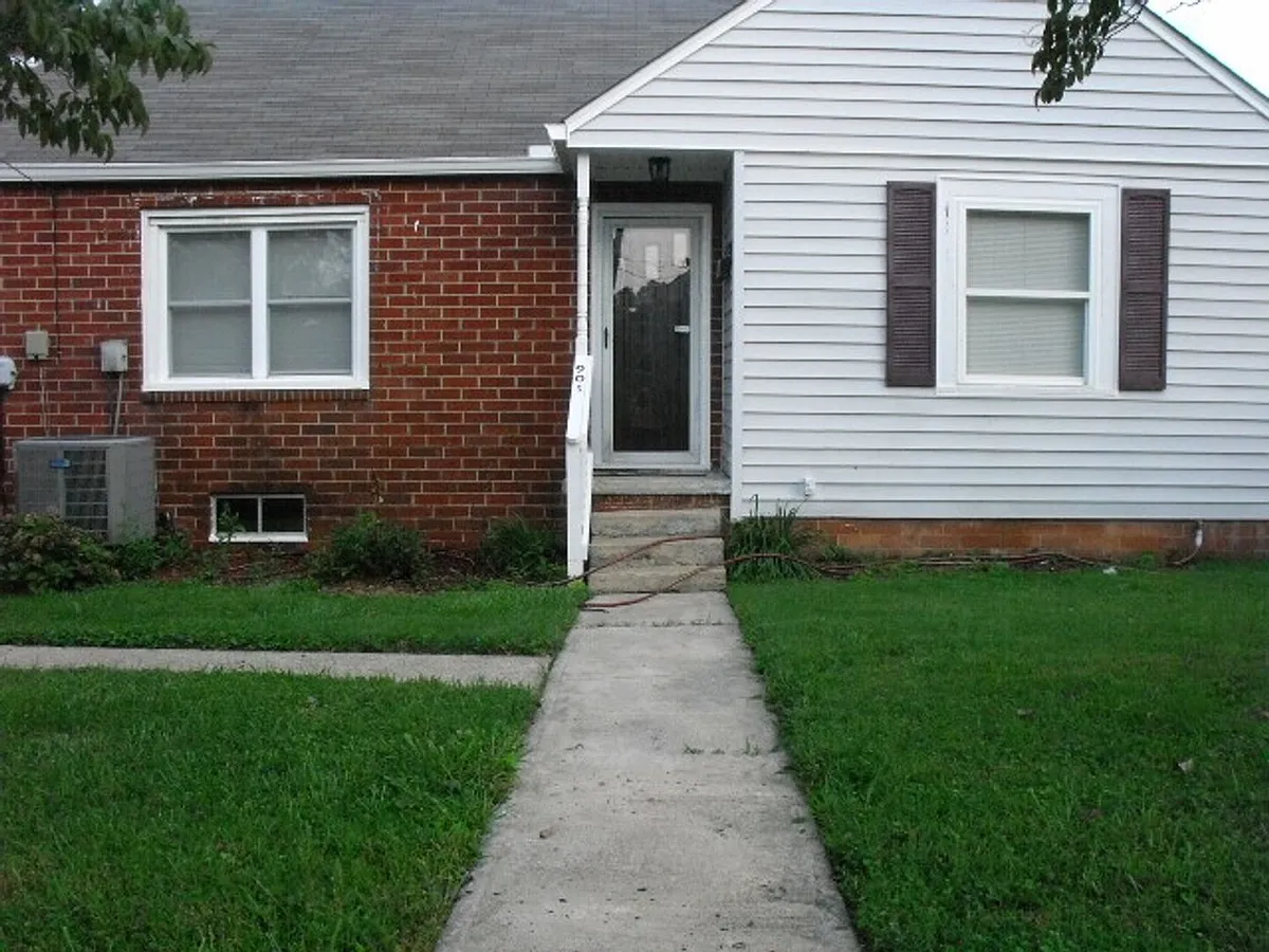 Building Photo - 901 Johnson Ave