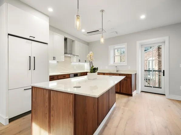 471 Hanover St #3, Boston, MA 02109