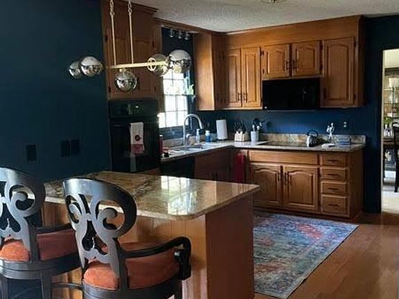 4th image of 265 Broadmeade Dr