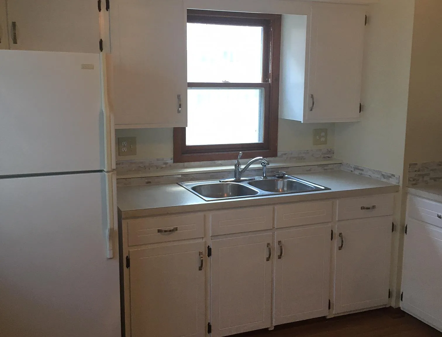 3 bed, 1.5 bath, 1148 sqft, $1,350 — Photo 2