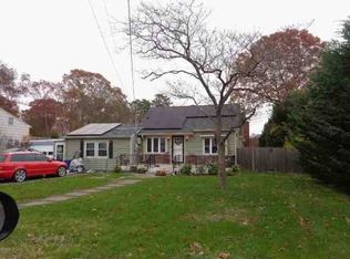 102 Forrest Ave, Shirley, NY 11967