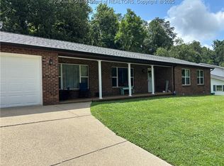 43 Deerfield Dr, Hurricane, WV 25526