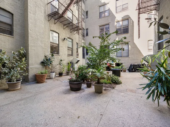 14-23 31st Avenue image 9 of 12