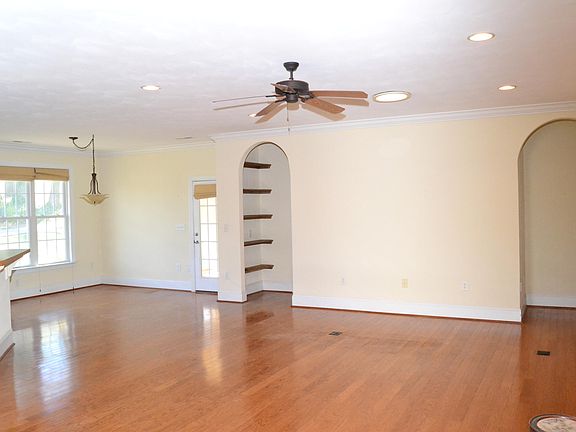 3rd image of 1112 Gaston Dr