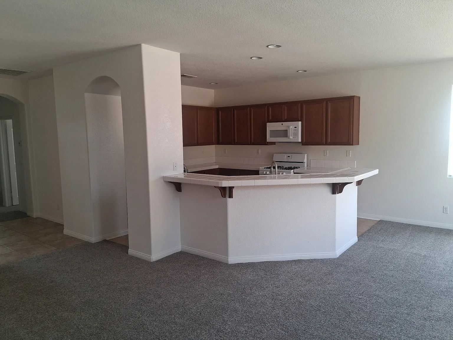 3 bed, 1871 sqft, $2,925 — Photo 2