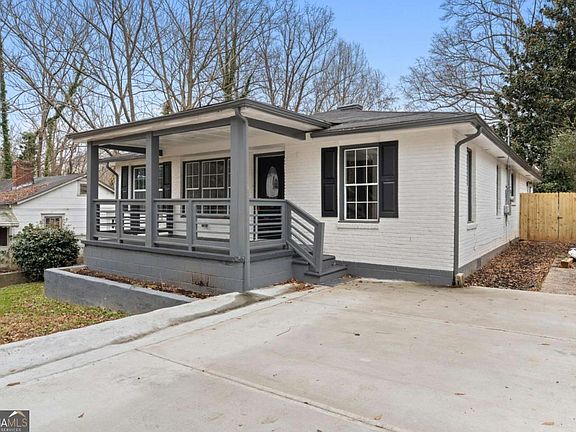 3rd image of 170 Stanhope Cir NW