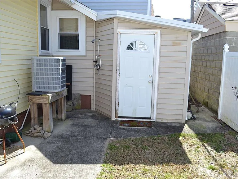 22 N Buffalo Ave — Photo 28